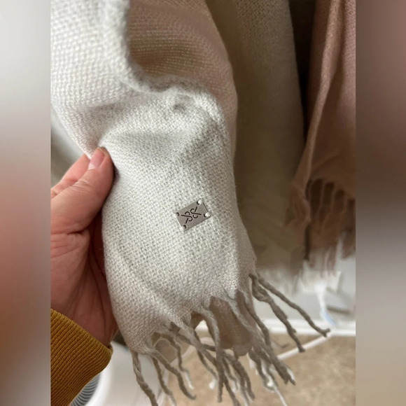 Soia & Kyo • Light Pink & Cream Colorblocked Open Poncho W/ Scarf Hem OS - Picture 8 of 8